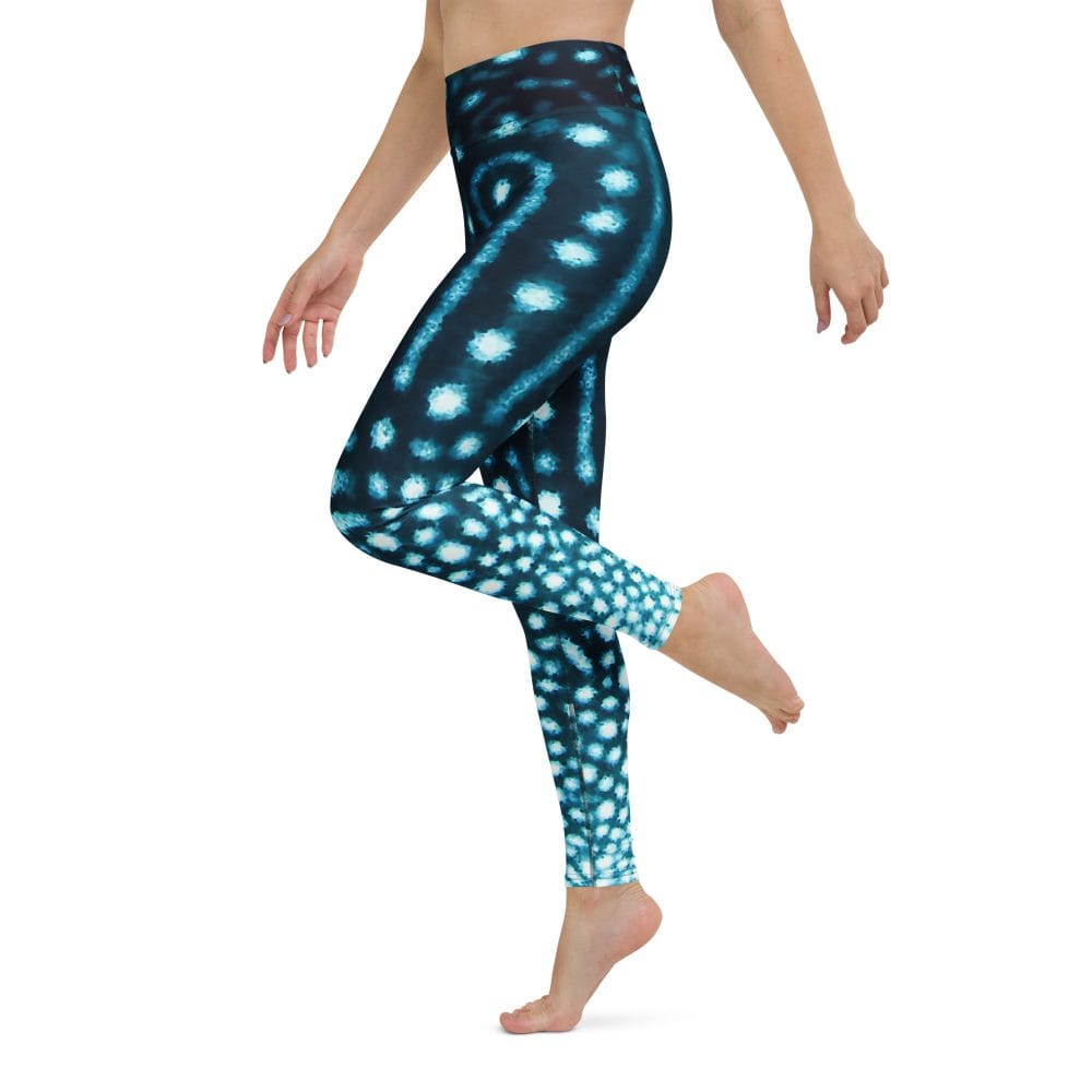 Model wearing Whale Shark leggings showing the side view.